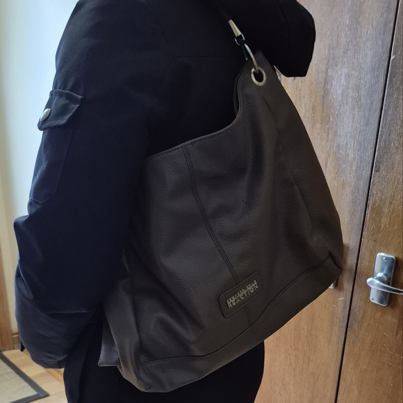 Kenneth Cole Reaction Brown Leather Shoulder Purse with Gold Studded Strap - Picture 14 of 15